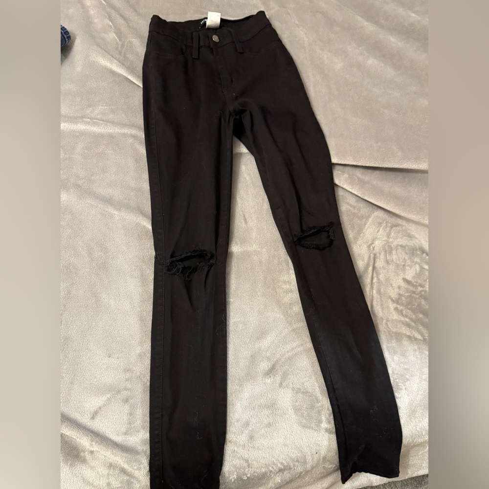 FASHION NOVA BLACK RIPPED SKINNY JEANS
